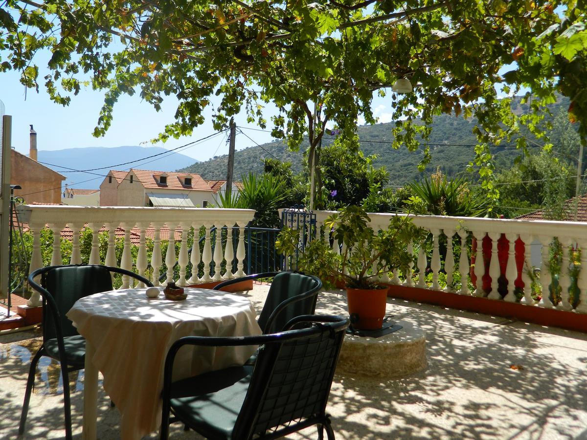 Logara'S Apartments Agia Efimia Exterior foto